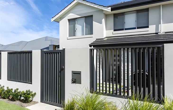 Vertical Aluminum Slat Fence